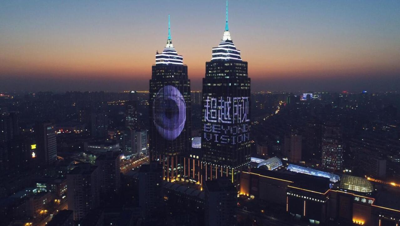 上海双子塔广告