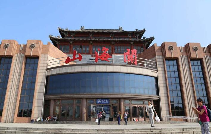 山海关高铁站灯箱广告