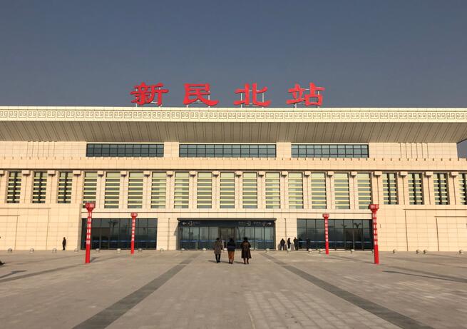 新民北高铁站灯箱广告