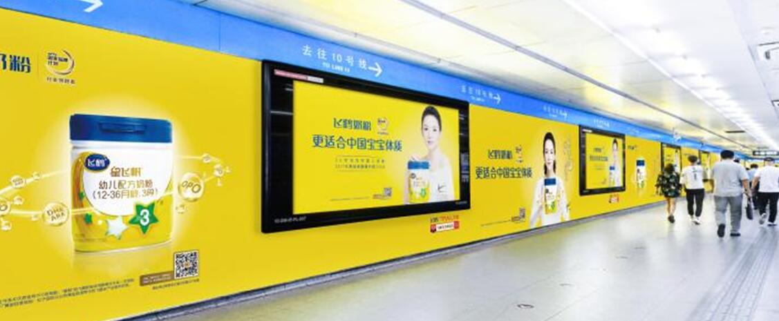 国贸地铁站广告