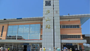 九江庐山站高铁灯箱广告