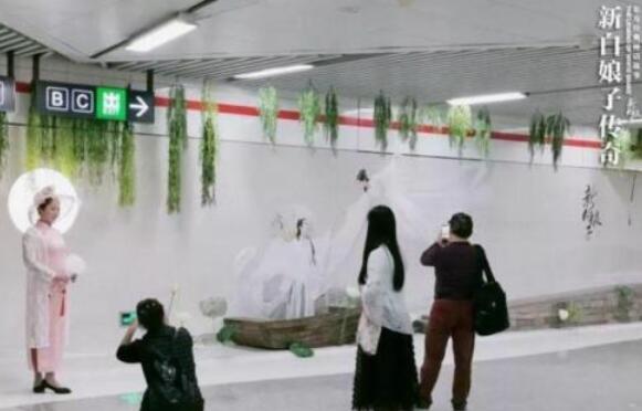 地铁车厢广告