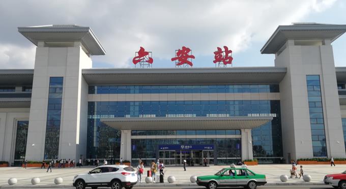 六安高铁站灯箱广告