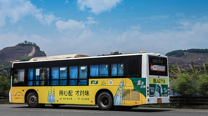 公交车身广告