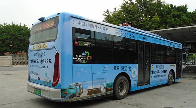 公交车身广告