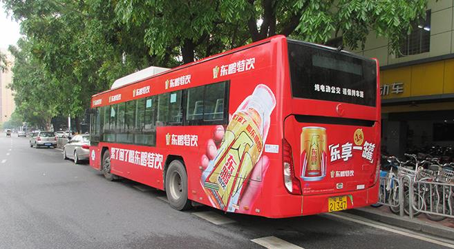 公交车身广告