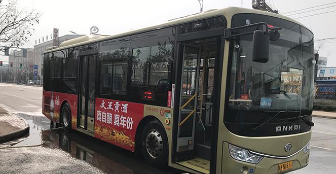 公交车身广告