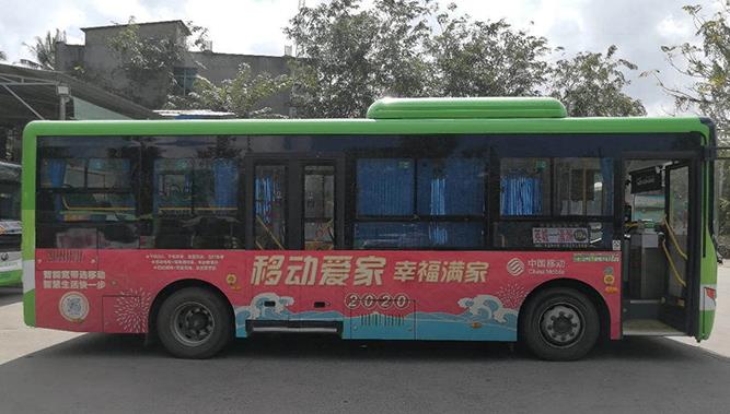 公交车身广告