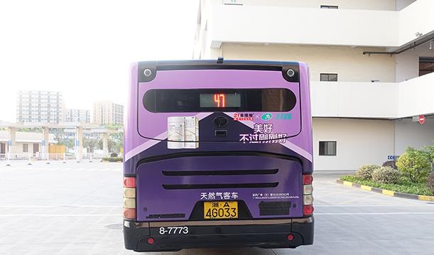公交车身广告