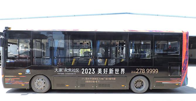 公交车身广告