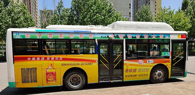 公交车身广告