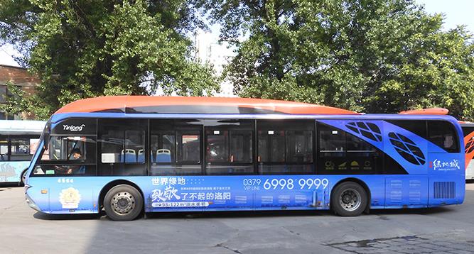公交车身广告