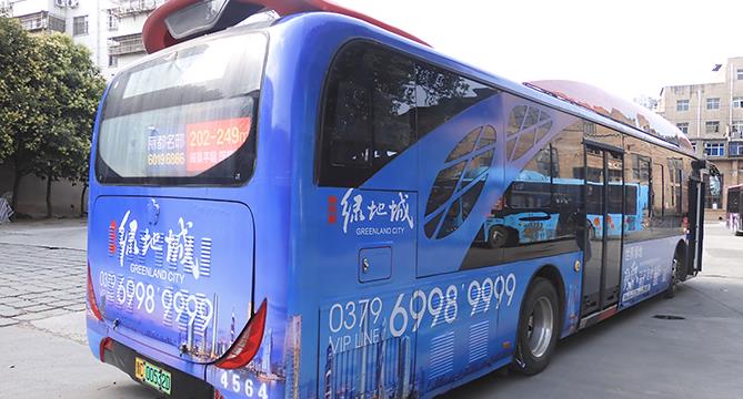 公交车身广告