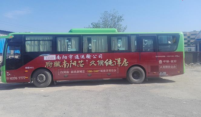 公交车身广告