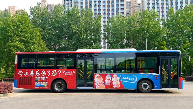 公交车身广告