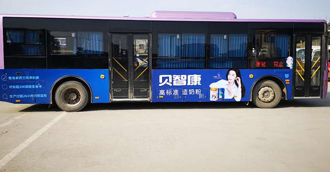 公交车身广告