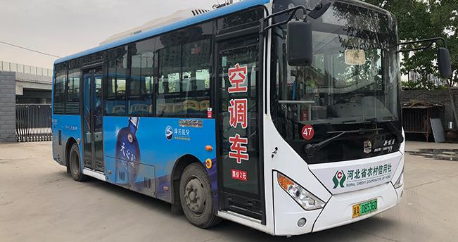 公交车身广告