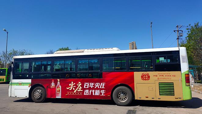 公交车身广告