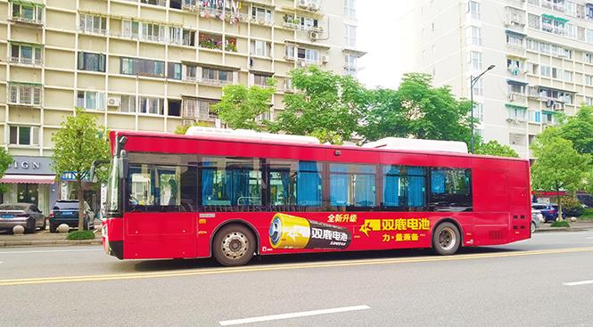 公交车身广告