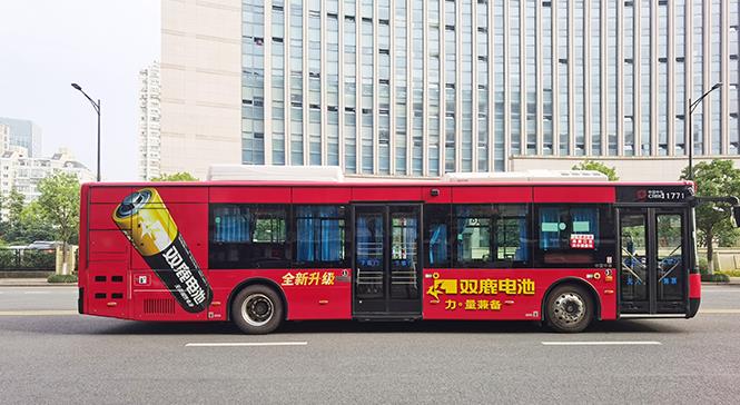 公交车身广告