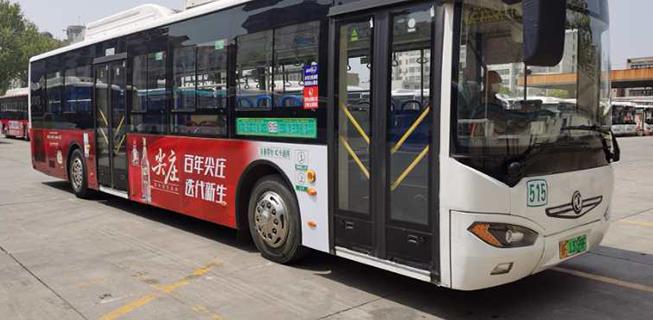 公交车身广告