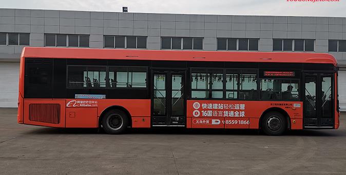 公交车身广告