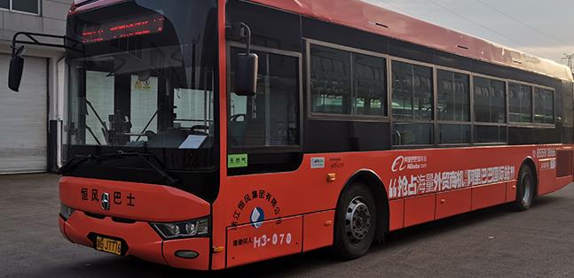 公交车身广告