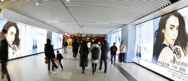 春熙路地铁站广告