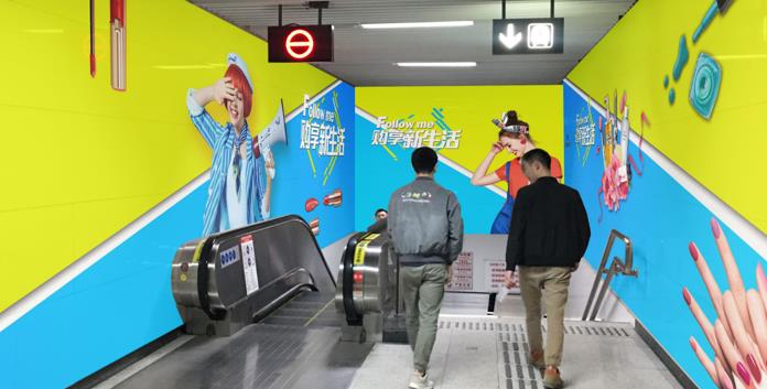 东门大桥地铁站广告