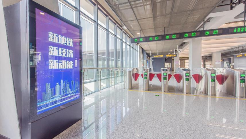 济南地铁4封灯箱广告