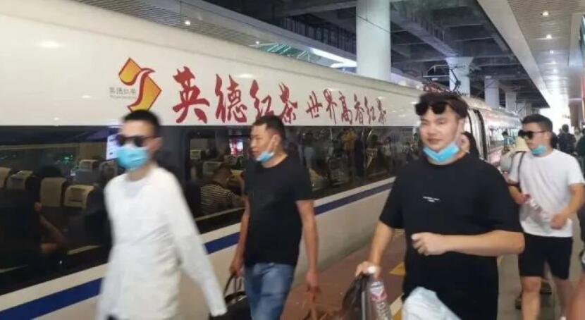 高铁冠名广告