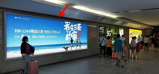 三亚高铁站广告