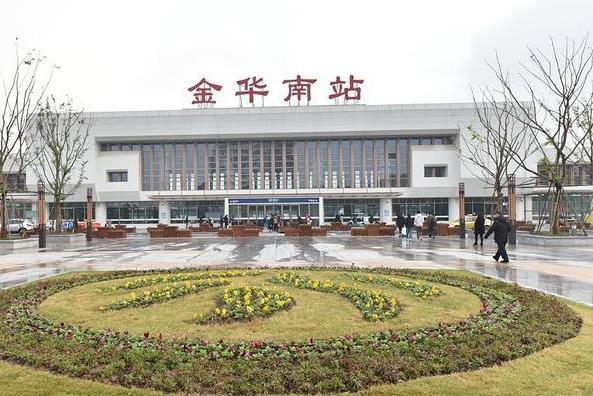 金华南站高铁灯箱广告