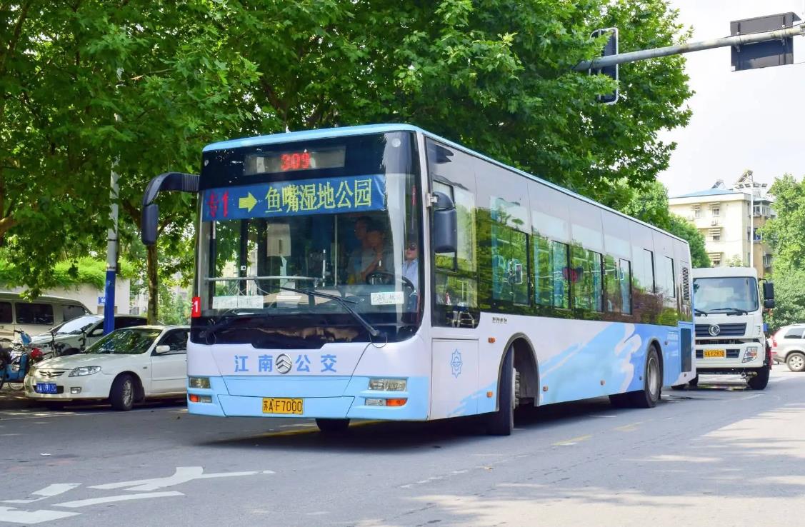 南京公交车身广告