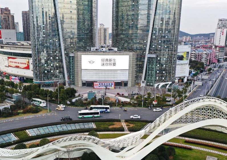 武汉光谷国际广场裸眼3d大屏广告