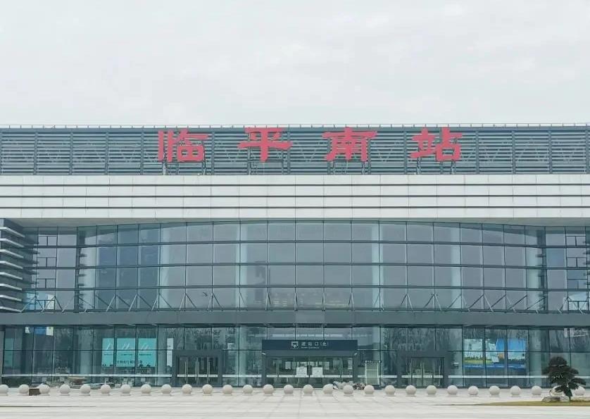 临平南站高铁灯箱广告
