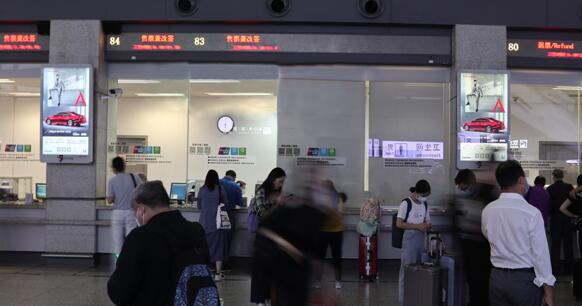 上海虹桥售票口刷屏广告