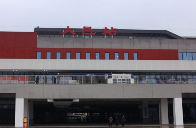 大邑站高铁灯箱广告