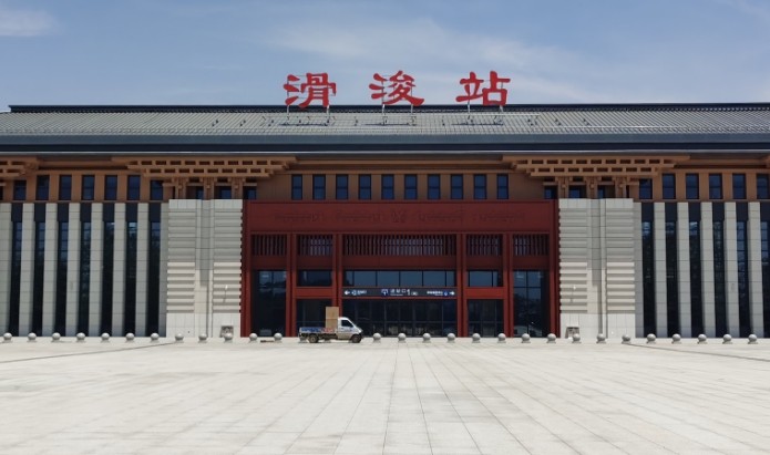 滑浚高铁站led屏广告