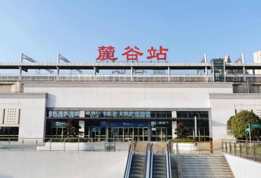 麓谷高铁站led屏广告
