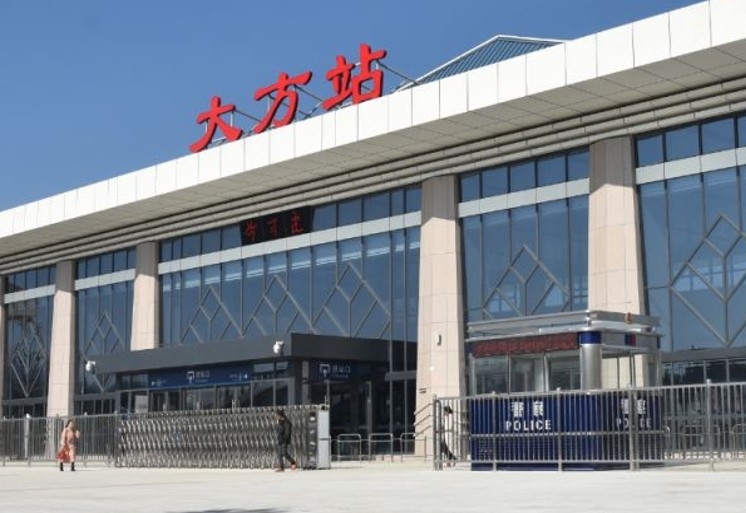 大方站高铁灯箱广告