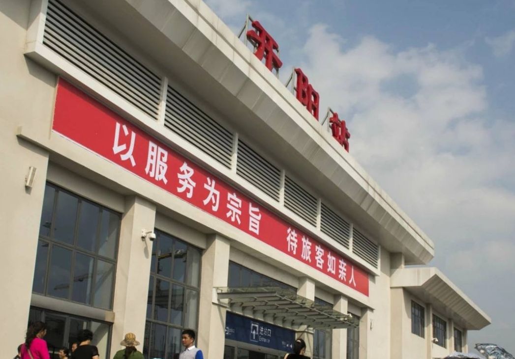 开阳站高铁灯箱广告