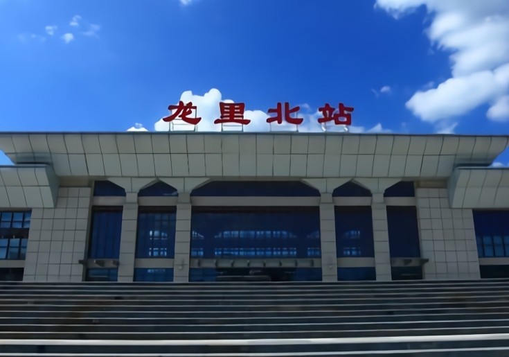 龙里北站高铁灯箱广告