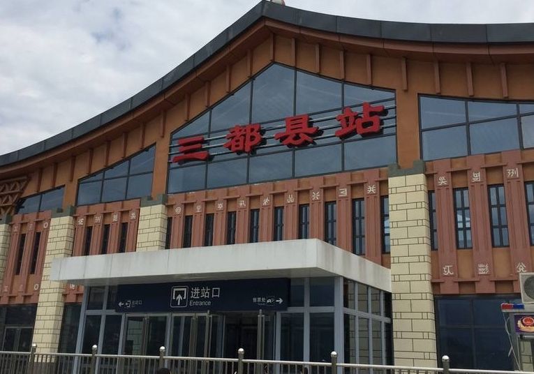 三都县站高铁灯箱广告