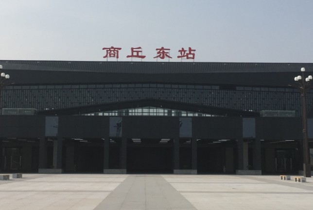 商丘东站高铁灯箱广告