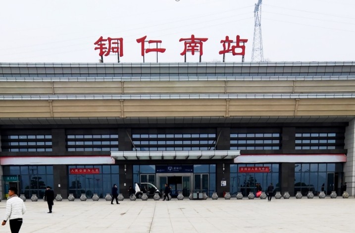 铜仁南站高铁灯箱广告