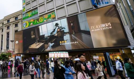 上海南京路步行街LED大屏广告投放案例